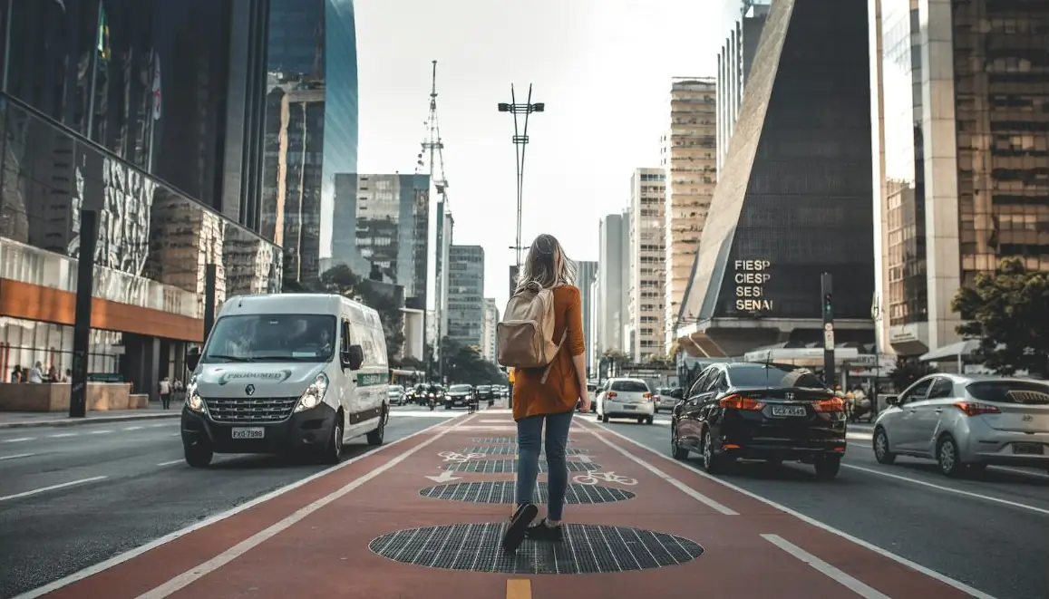 Avenida Paulista, em S&atilde;o Paulo, vista da ciclovia central